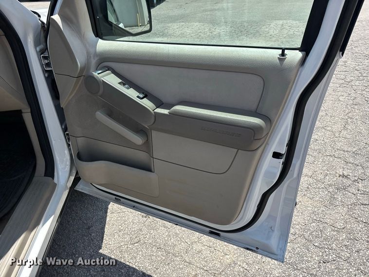 image for item ER3245 2006 Ford Explorer SUV