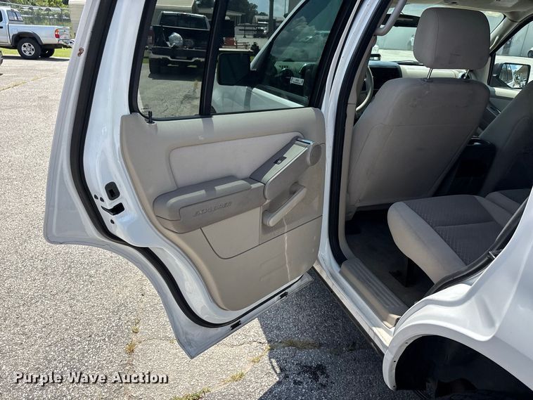 image for item ER3245 2006 Ford Explorer SUV