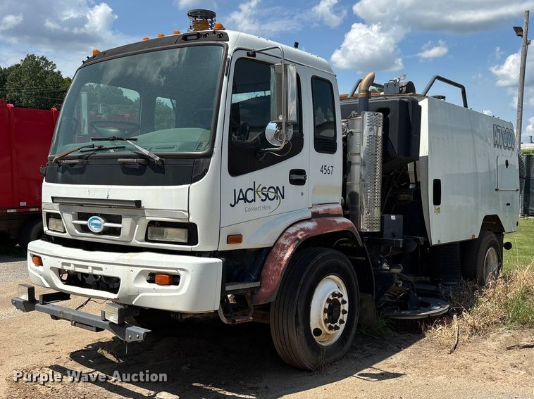 image for item ER3247 2011 Freightliner S2 street sweeper truck