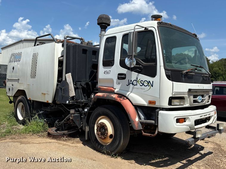 image for item ER3247 2011 Freightliner S2 street sweeper truck