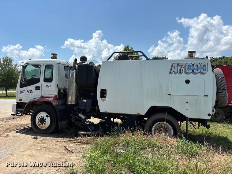 image for item ER3247 2011 Freightliner S2 street sweeper truck