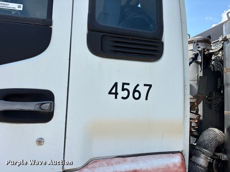 image for item ER3247 2011 Freightliner S2 street sweeper truck