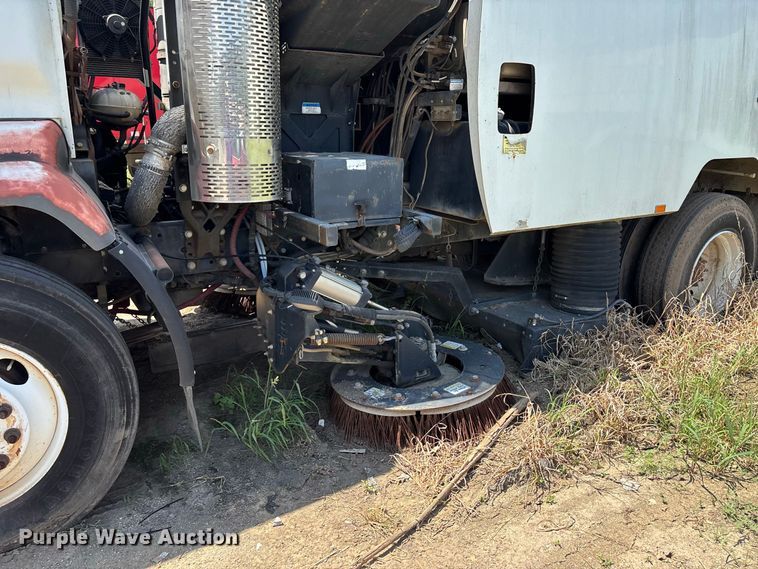 image for item ER3247 2011 Freightliner S2 street sweeper truck