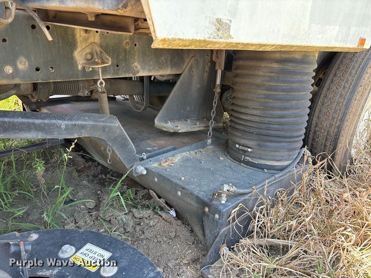image for item ER3247 2011 Freightliner S2 street sweeper truck