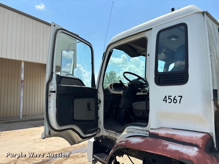 image for item ER3247 2011 Freightliner S2 street sweeper truck