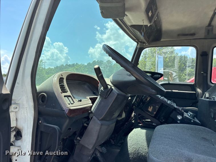 image for item ER3247 2011 Freightliner S2 street sweeper truck