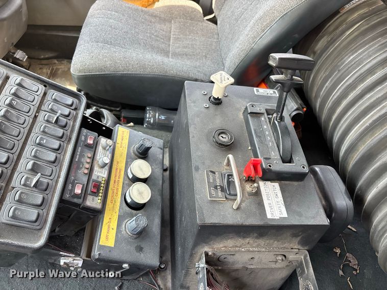 image for item ER3247 2011 Freightliner S2 street sweeper truck