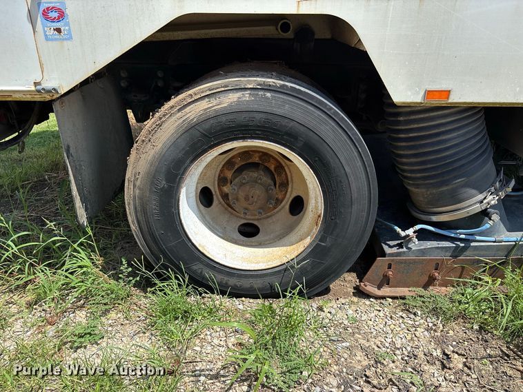 image for item ER3247 2011 Freightliner S2 street sweeper truck