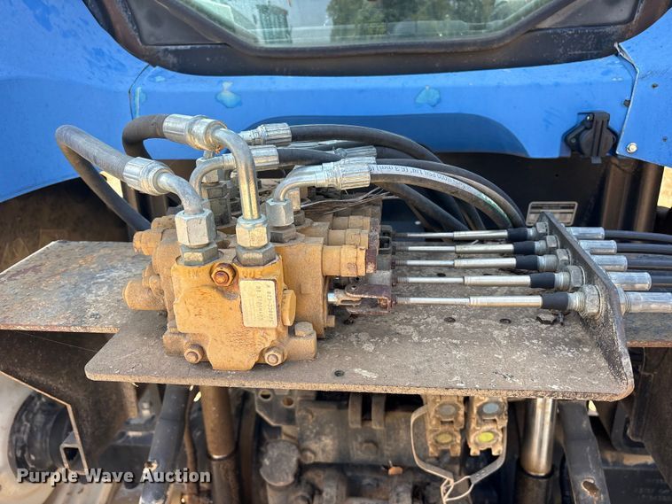 image for item ET0369 2003 New Holland TS115A tractor