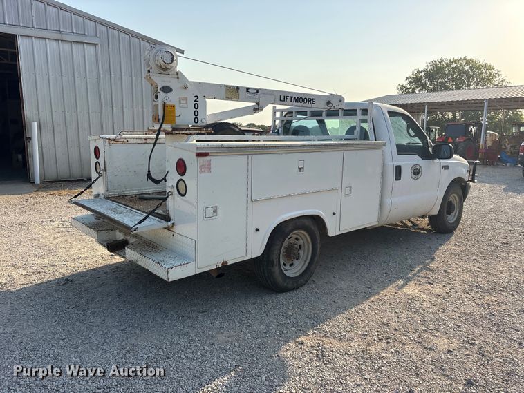image for item ET0370 1999 Ford F250 Super Duty utility bed pickup truck