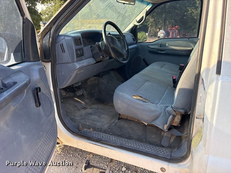 image for item ET0370 1999 Ford F250 Super Duty utility bed pickup truck