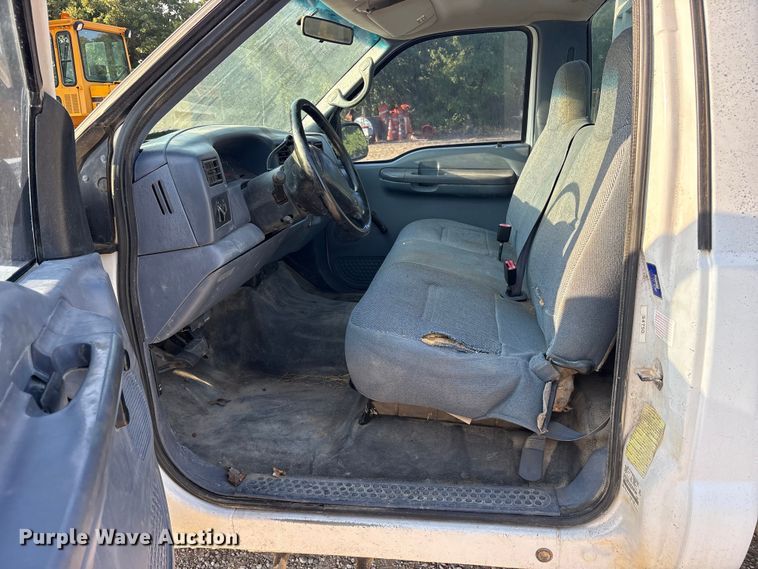 image for item ET0370 1999 Ford F250 Super Duty utility bed pickup truck