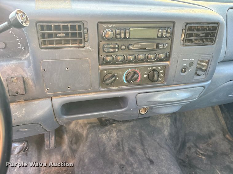 image for item ET0370 1999 Ford F250 Super Duty utility bed pickup truck