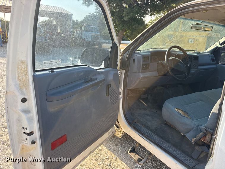 image for item ET0370 1999 Ford F250 Super Duty utility bed pickup truck