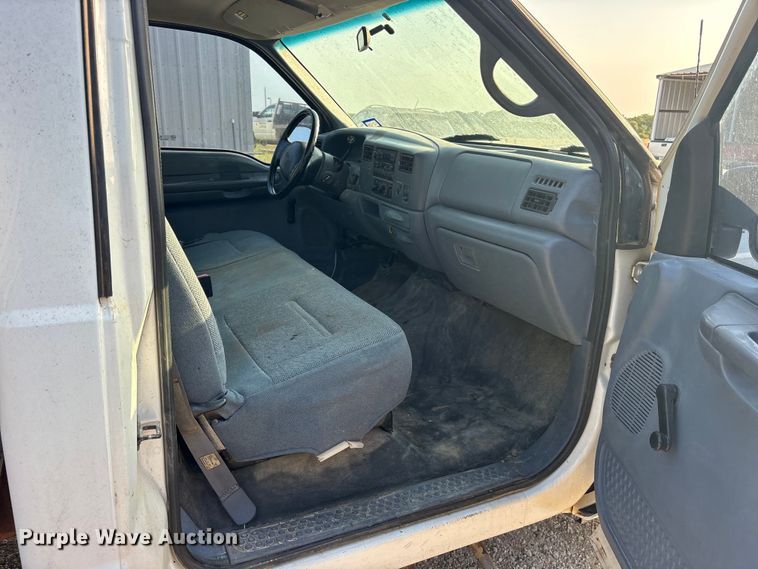 image for item ET0370 1999 Ford F250 Super Duty utility bed pickup truck