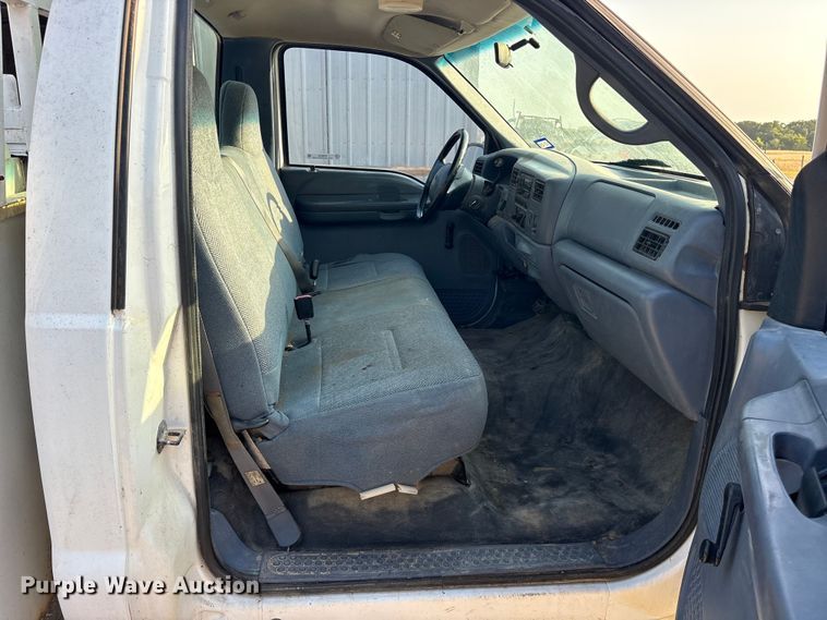 image for item ET0370 1999 Ford F250 Super Duty utility bed pickup truck