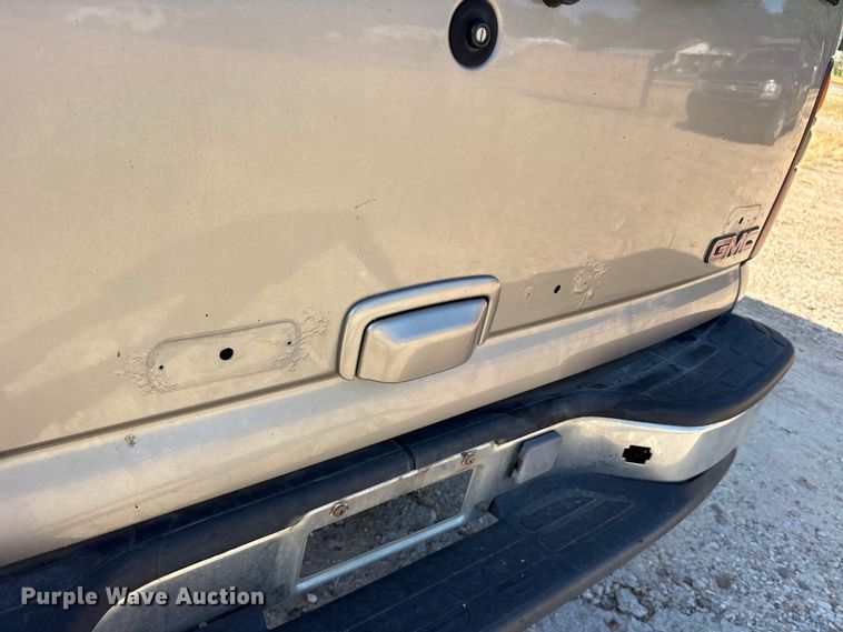 image for item ET0393 2000 GMC Yukon SUV