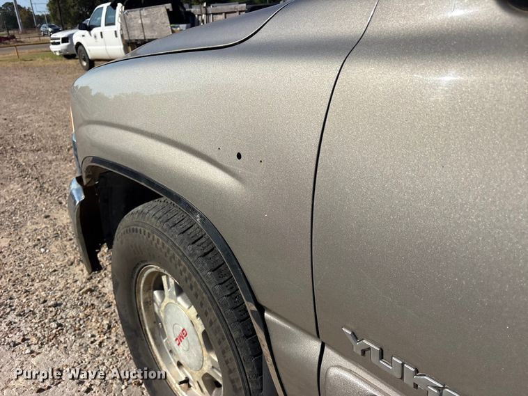 image for item ET0393 2000 GMC Yukon SUV