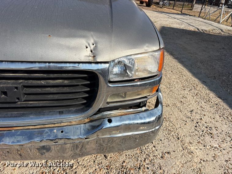 image for item ET0393 2000 GMC Yukon SUV