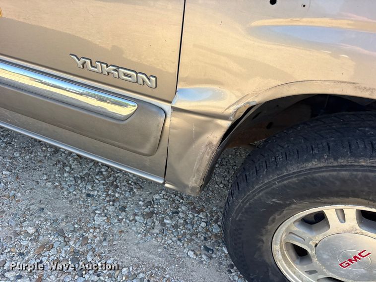 image for item ET0393 2000 GMC Yukon SUV