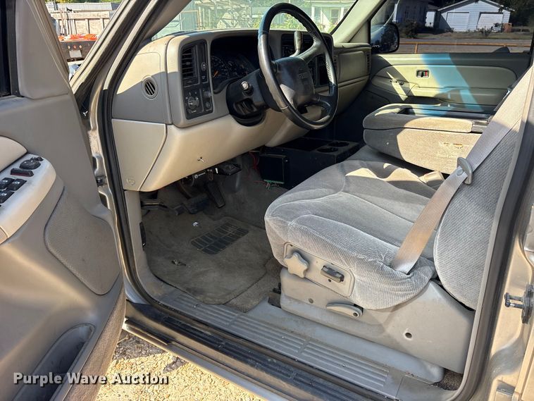 image for item ET0393 2000 GMC Yukon SUV