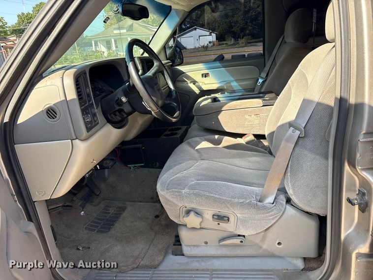 image for item ET0393 2000 GMC Yukon SUV