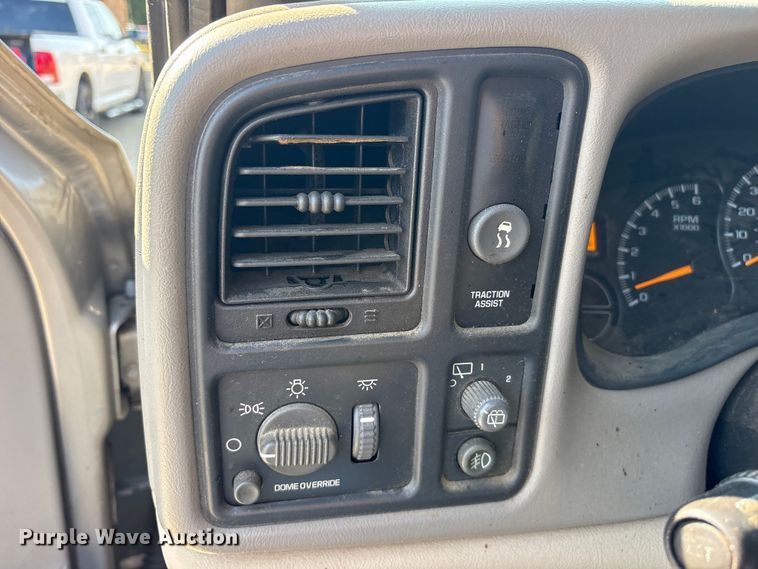 image for item ET0393 2000 GMC Yukon SUV