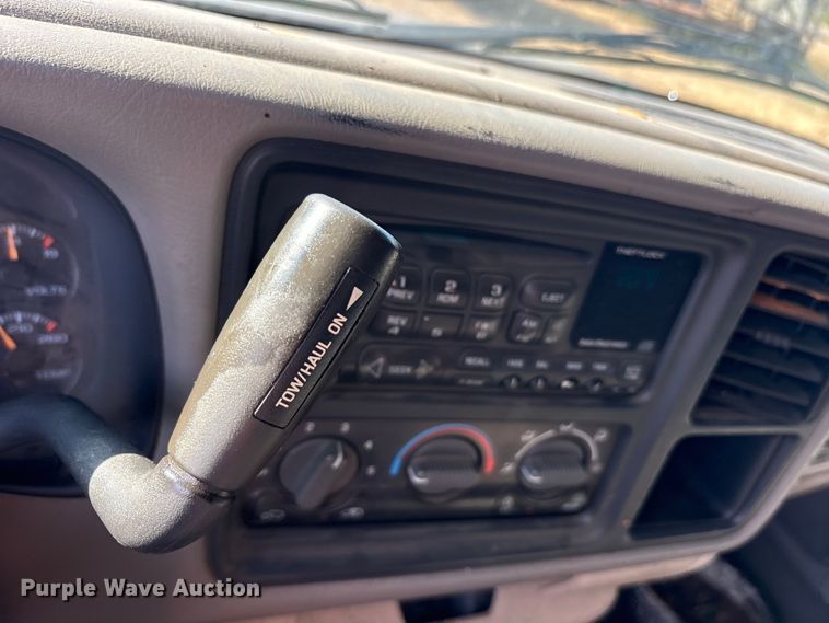 image for item ET0393 2000 GMC Yukon SUV
