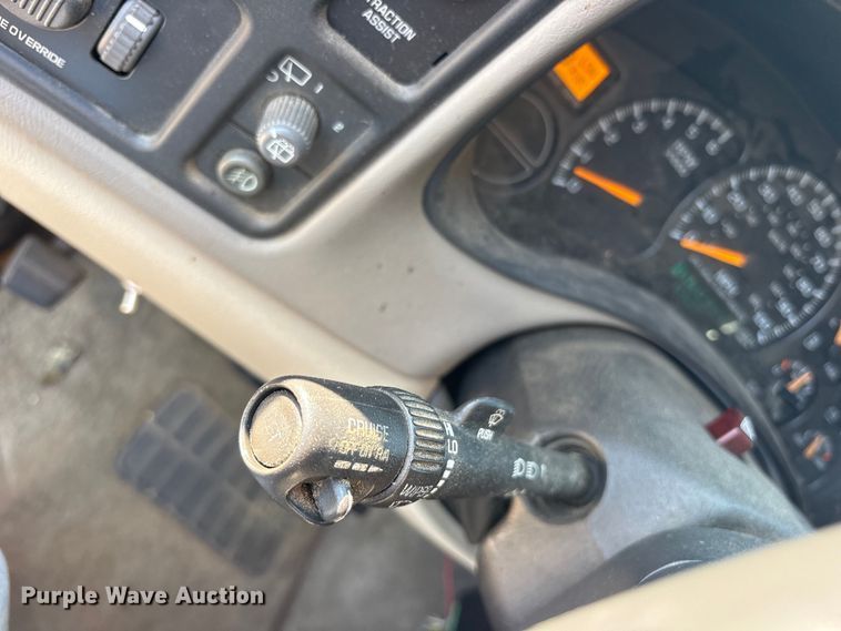image for item ET0393 2000 GMC Yukon SUV