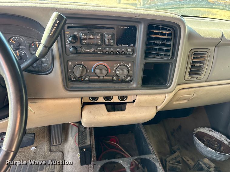image for item ET0393 2000 GMC Yukon SUV