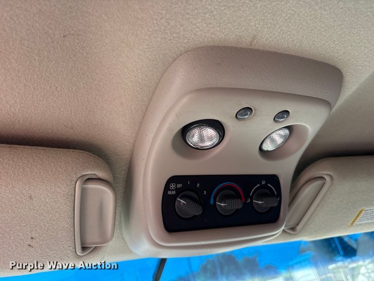 image for item ET0393 2000 GMC Yukon SUV