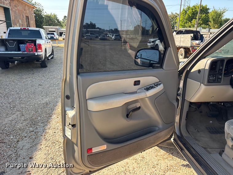 image for item ET0393 2000 GMC Yukon SUV