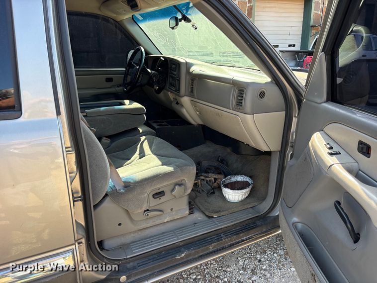 image for item ET0393 2000 GMC Yukon SUV