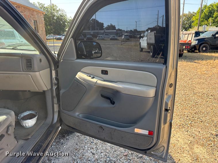 image for item ET0393 2000 GMC Yukon SUV