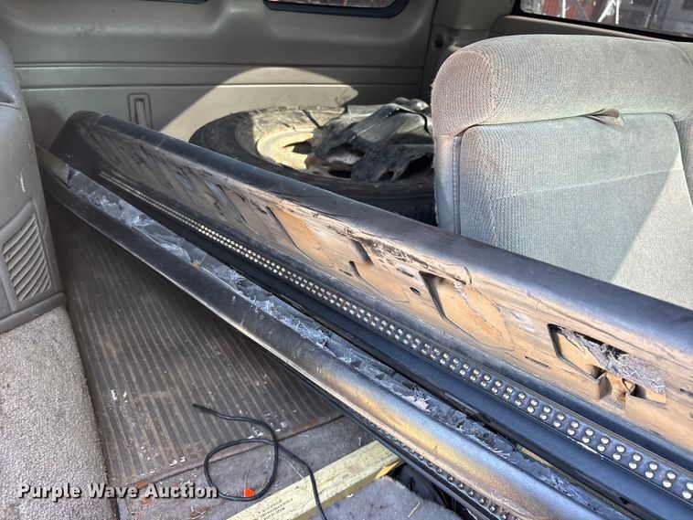 image for item ET0393 2000 GMC Yukon SUV