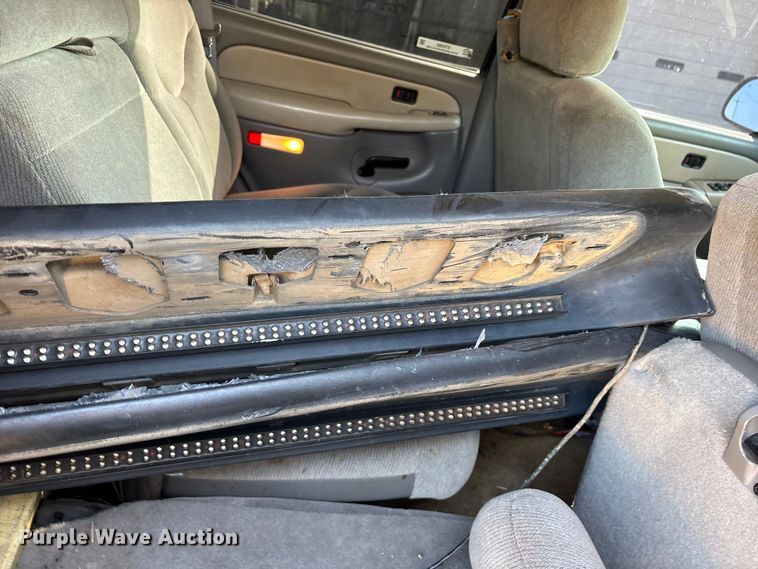 image for item ET0393 2000 GMC Yukon SUV