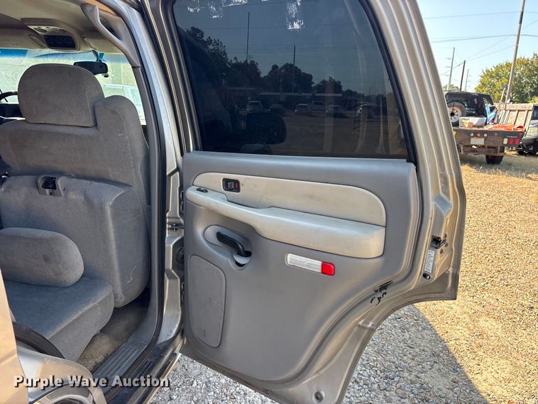image for item ET0393 2000 GMC Yukon SUV