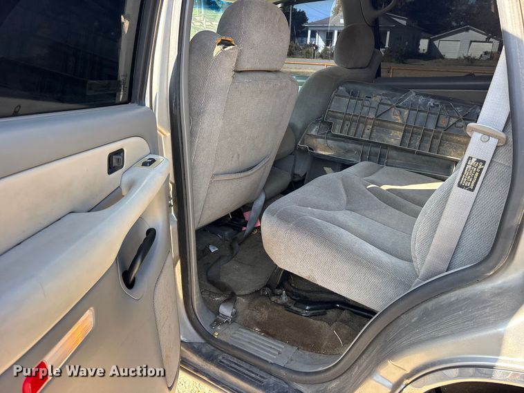 image for item ET0393 2000 GMC Yukon SUV