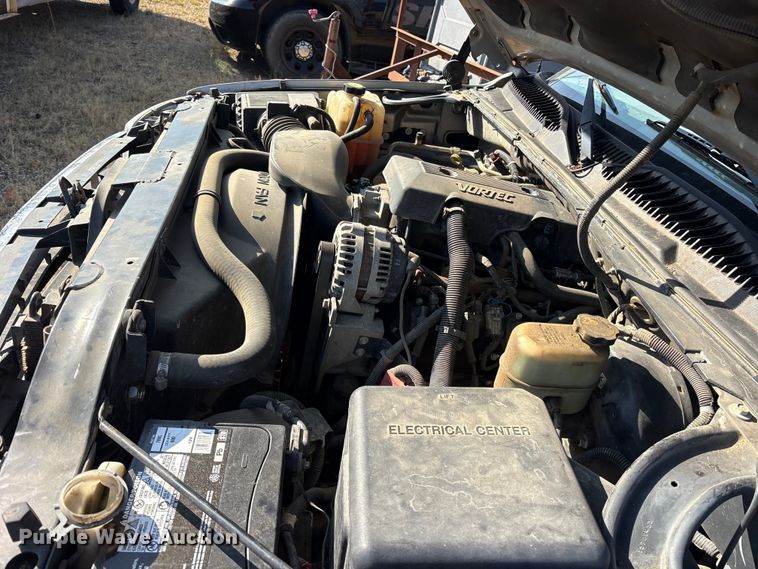 image for item ET0393 2000 GMC Yukon SUV