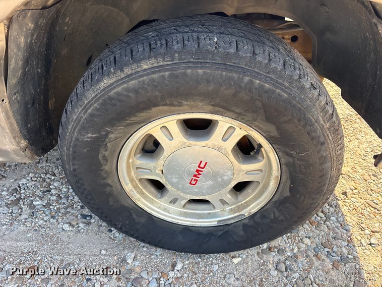 image for item ET0393 2000 GMC Yukon SUV