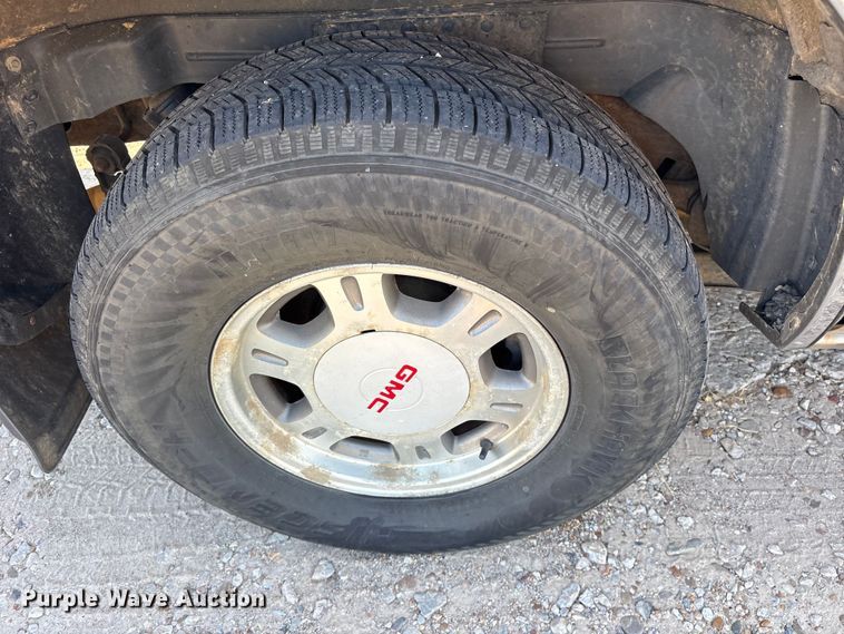 image for item ET0393 2000 GMC Yukon SUV