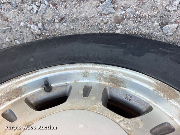 image for item ET0393 2000 GMC Yukon SUV