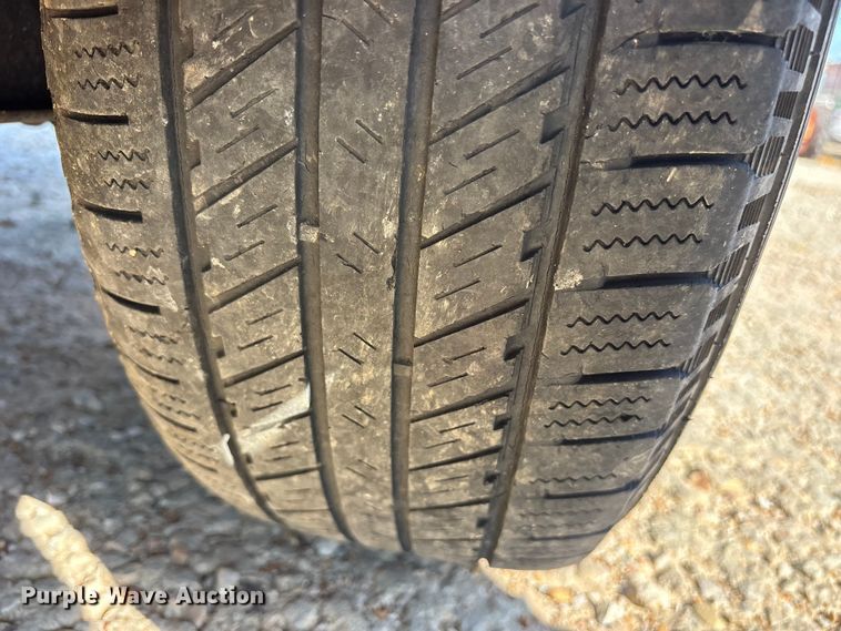image for item ET0393 2000 GMC Yukon SUV