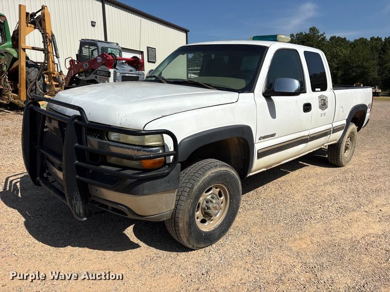 2002 Chevrolet Silverado 2500HD Ext. Cab pickup truck