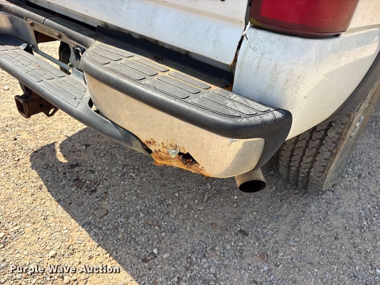 image for item ET0397 2002 Chevrolet Silverado 2500HD Ext. Cab pickup truck