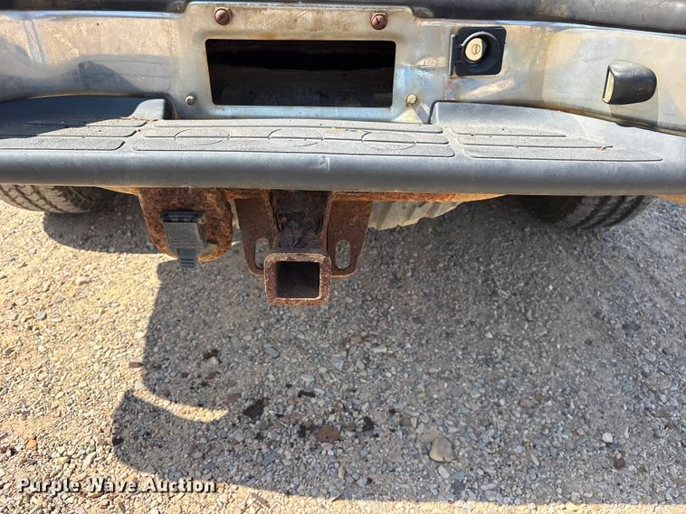 image for item ET0397 2002 Chevrolet Silverado 2500HD Ext. Cab pickup truck