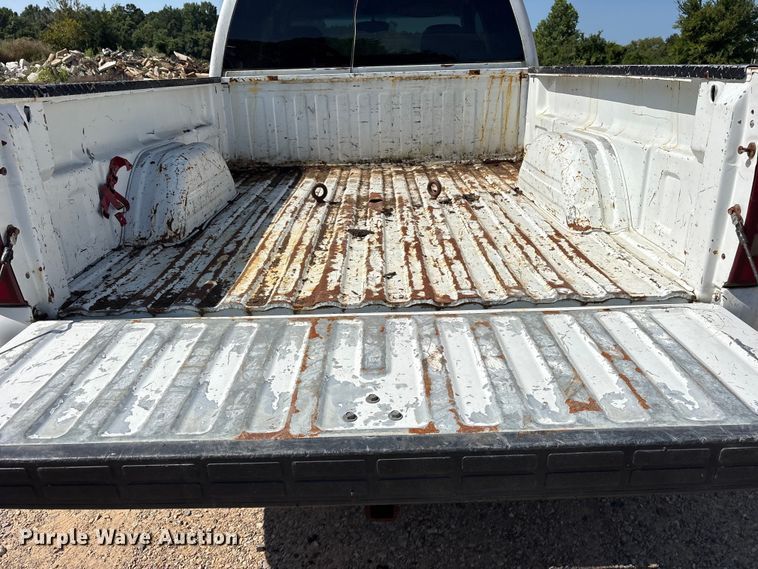 image for item ET0397 2002 Chevrolet Silverado 2500HD Ext. Cab pickup truck