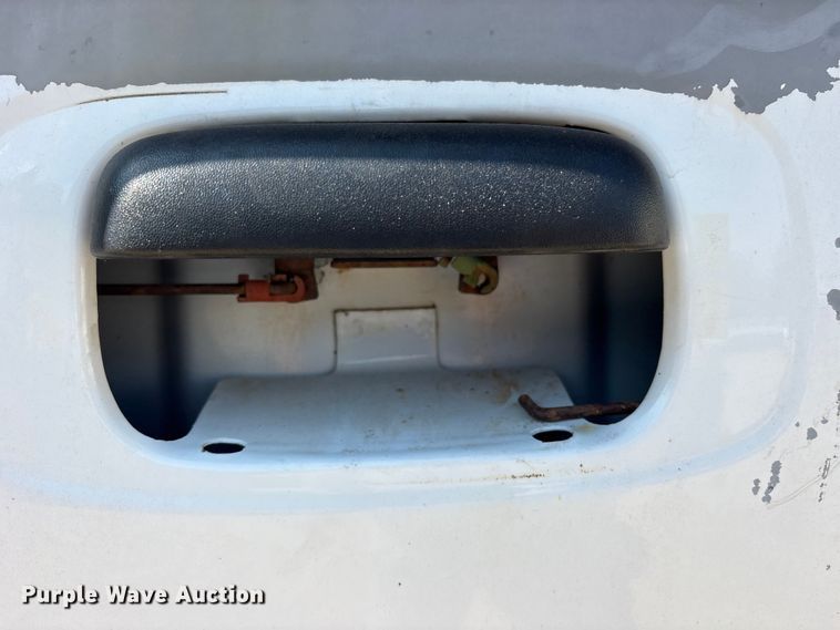 image for item ET0397 2002 Chevrolet Silverado 2500HD Ext. Cab pickup truck