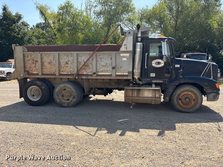 image for item ET0398 1996 Freightliner FDL112 dump truck