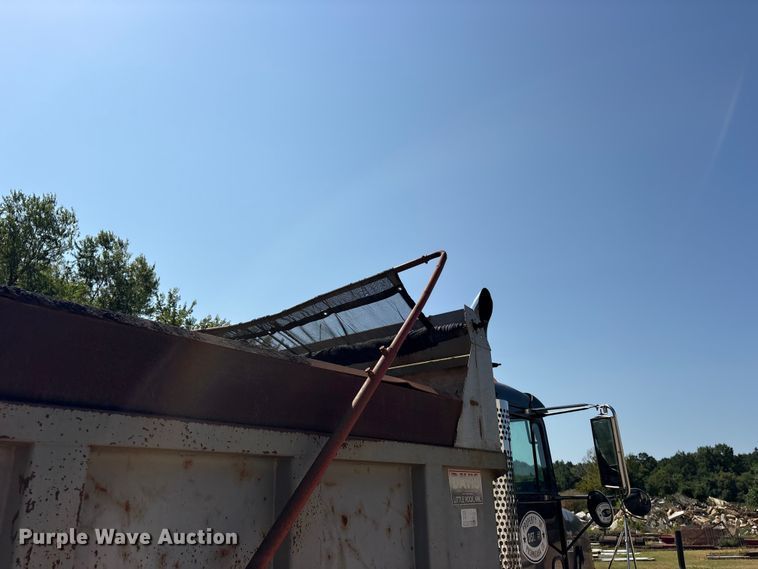 image for item ET0398 1996 Freightliner FDL112 dump truck